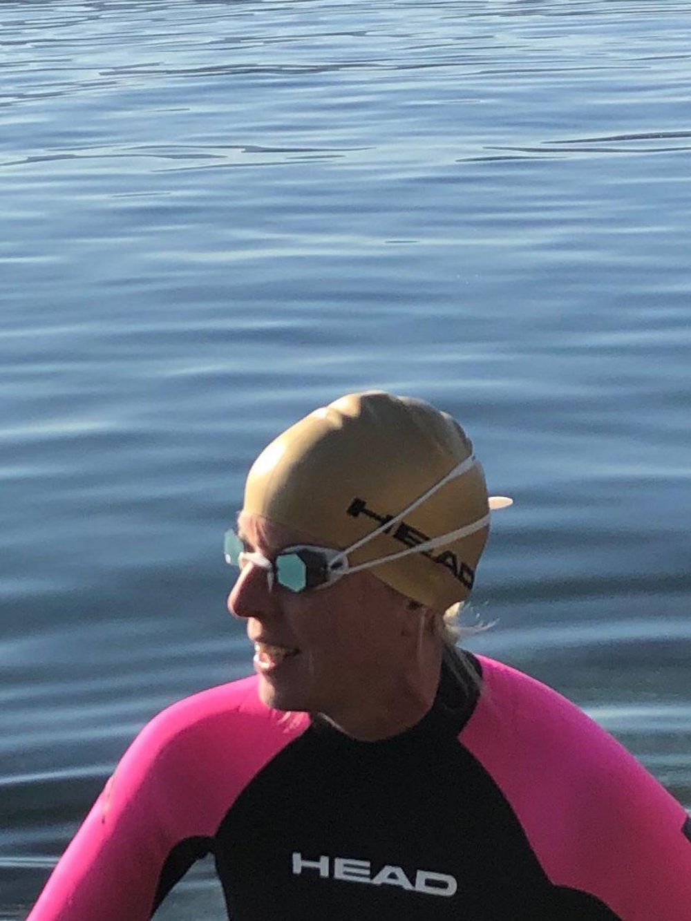 TSK HEAD Diamond swimming goggles in open water use